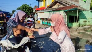 TP PKK Natuna Berbagi Takjil Makanan Khas Bubur Lambuk