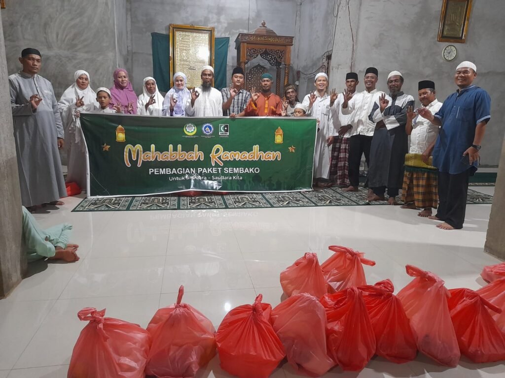 Mahabbah Ramadhan 1443 H, KAHMI Kepri Bagikan Sembako Untuk Masyarakat