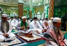 Plt Bupati Bintan Sholat Idul Fitri di Masjid Raya Nurul Iman Kijang