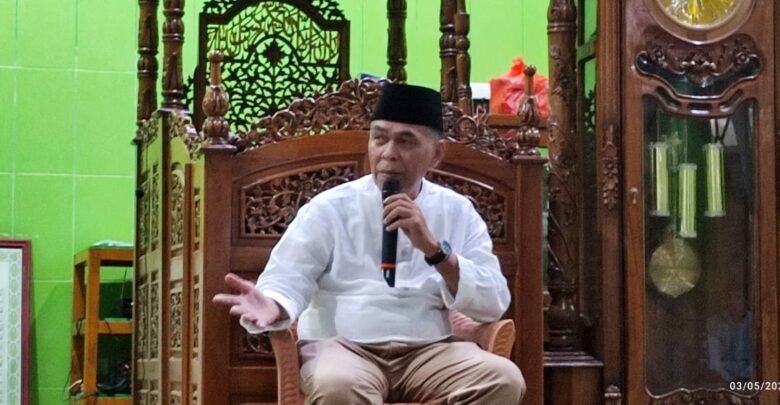 Salurkan 200 Paket Sembako di Serasan, Bupati Lanjut Safari Lebaran ke Tiga Kecamatan