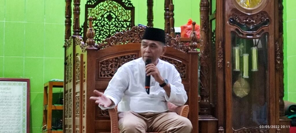 Salurkan 200 Paket Sembako di Serasan, Bupati Lanjut Safari Lebaran ke Tiga Kecamatan