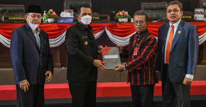 Ansar Ahmad Sampaikan Ranperda LPP APBD Provinsi Kepri Tahun 2021