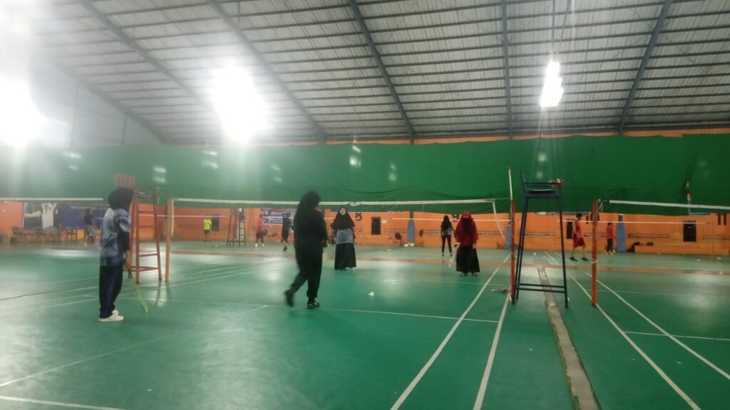 Fun Badminton HMKD bersama HMSB