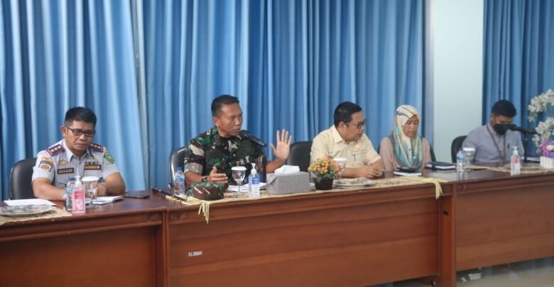 Ketua DPRD Natuna Saat Mengikuti Rapat Sosialisasi Harga Tiket