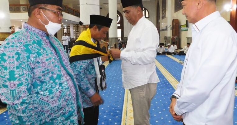 Bupati Natuna Wan Siswandi melepas 46 orang Calon Jemaah Haji