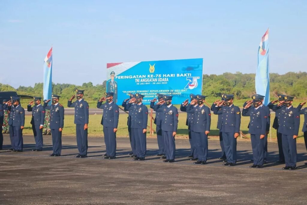 Danlanud RSA Baca Sambutan Kasau di Puncak Hari Bakti ke-75 TNI AU 