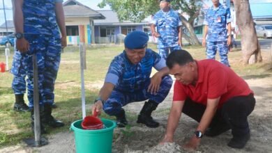 Peduli Lingkungan Hidup Danlanud RSA Tanam Pohon dan Bakti Sosial Hari Bakti TNI AU ke-75 di Bandara Lanud RSA