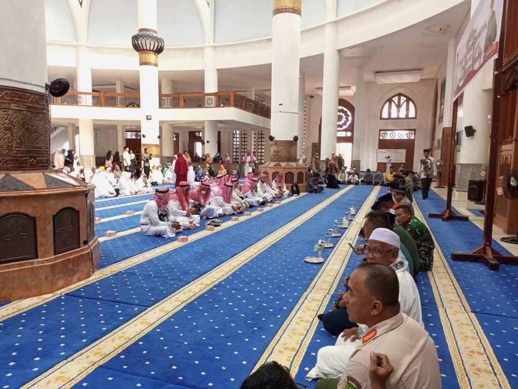 Jamaah Haji dan Hajah di Masjid Agung Natuna