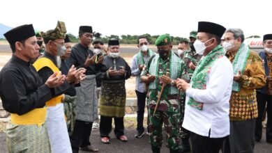 Wakil Bupati Anambas dan Tokoh LAM Sambut Gubernur Kepri di Letung