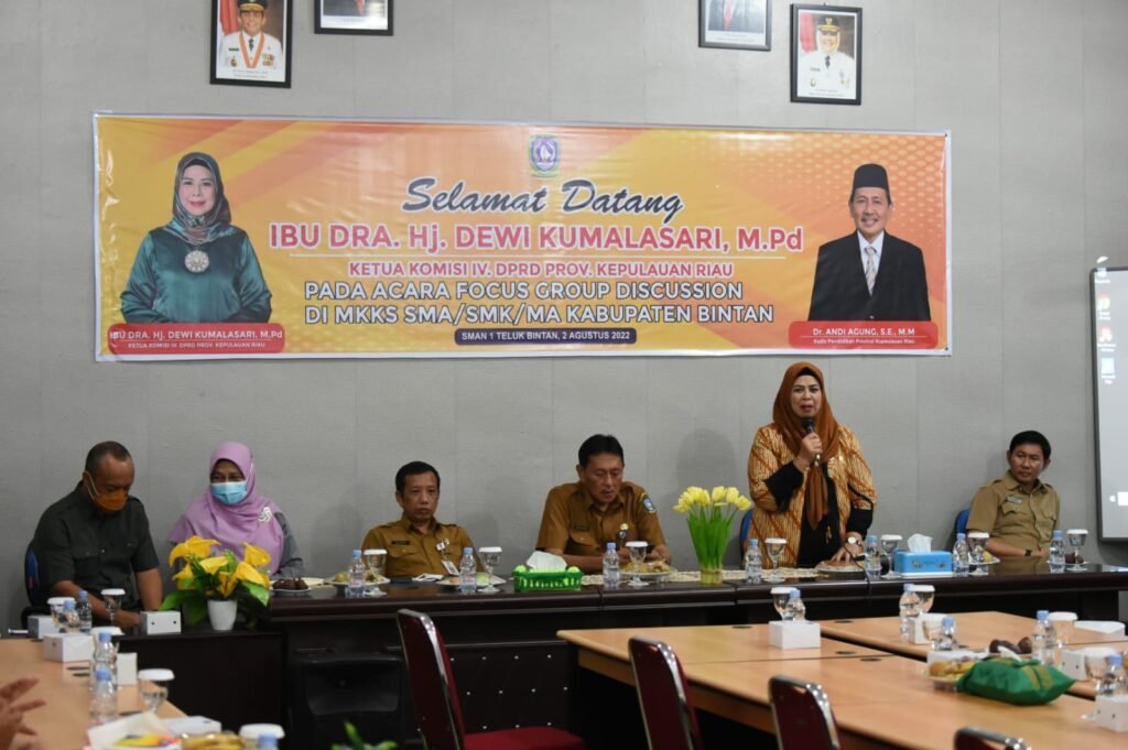 Dewi Kumalasari Hadiri Musyawarah Kerja Kepala Sekolah SMASMKMA se-Kabupaten Bintan