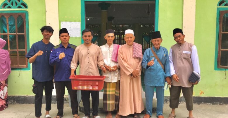 Jum'at Berkah, HMKD Berbagi Di Masjid Pulau Sandam