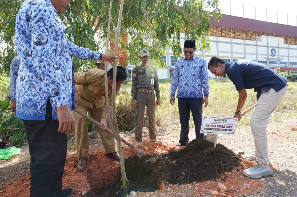 Agenda penanaman bibit pohon oleh PT Angkasa Pura II