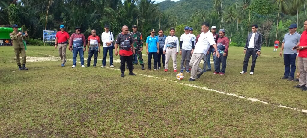 Wan Arismunandar Hadiri Pembukaan Turnamen Di Pulau Tiga Desa Tanjung Batang 