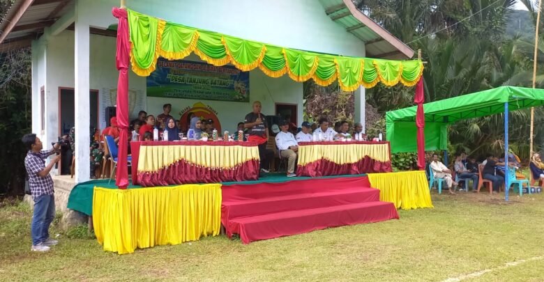 Wan Arismunandar Hadiri Pembukaan Turnamen Di Pulau Tiga Desa Tanjung Batang