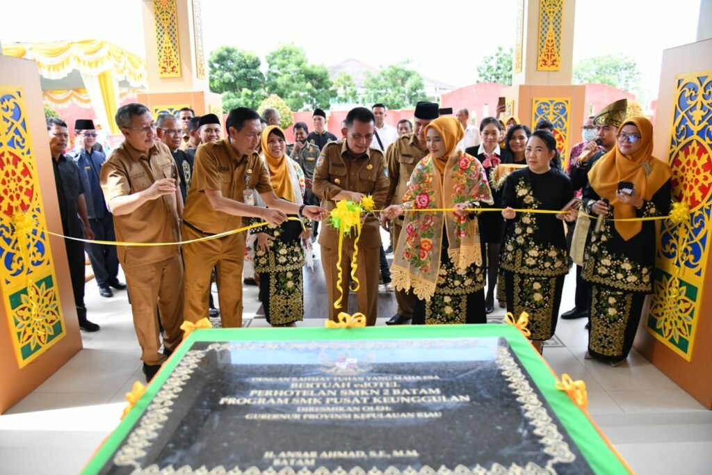 Siswa-Siswi SMK Negeri 2 Batam Sumringah Sekolahnya Dikunjungi Gubernur