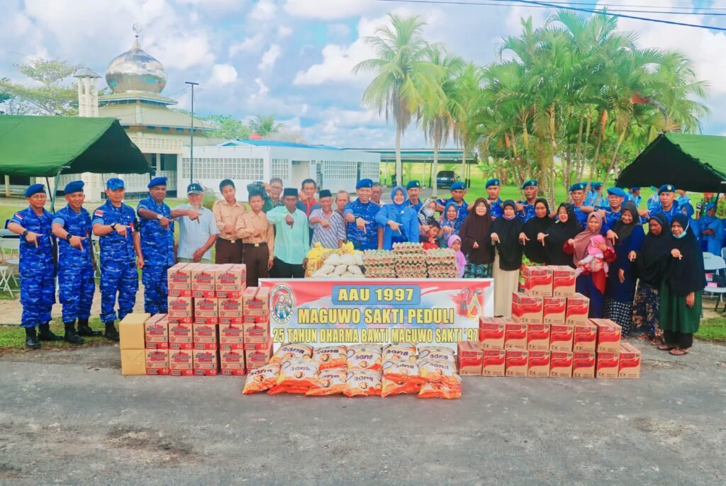 Alumni AAU 1997 Salurkan Sembako Kepada Warga Natuna