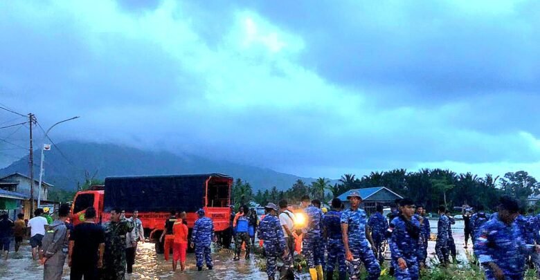 Danlanud RSA kerahkan personel untuk bantu penanganan banjir di Natuna