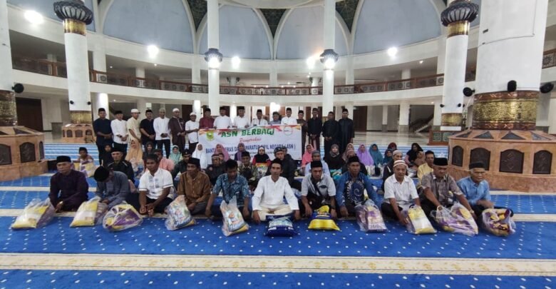 Pemkab Natuna Serahkan Bantuan Beras Setiap Malam Jumat Melalui Program ASN Berbagi