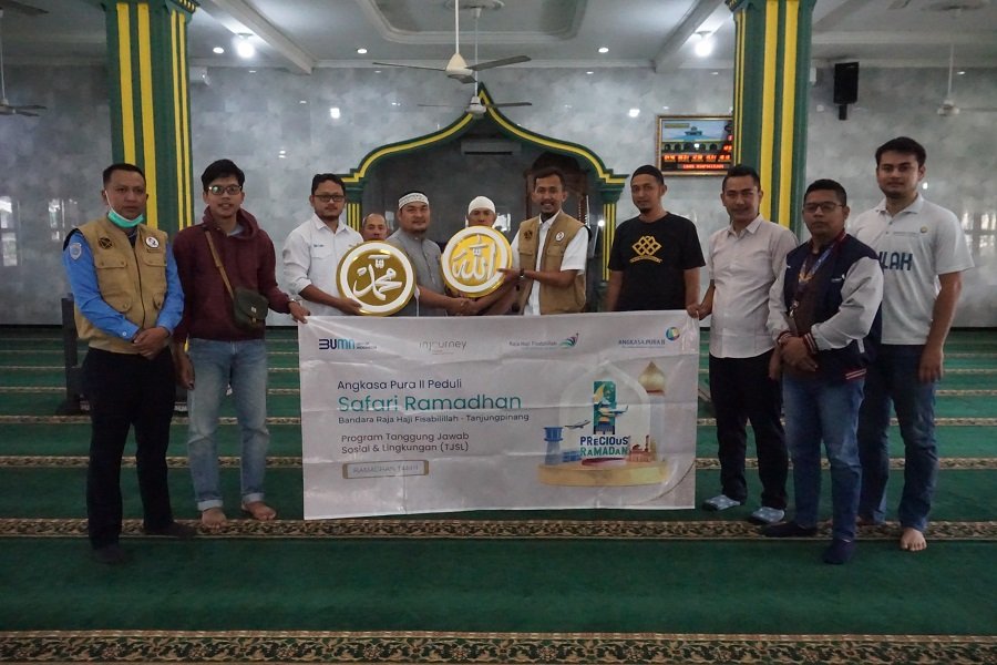 Penyerahan Bantuan Neon Box Kaligrafi Lafadz Allah dan Muhammad di Masjid Baitul Mukminin, Perum Kijang Kencana