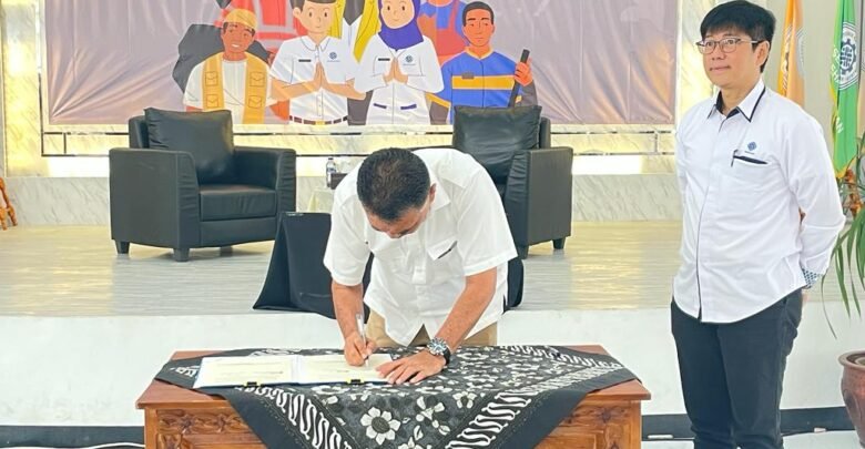 Bupati Natuna Wan Siswandi Teken MOU dengan Polteknaker di Jakarta