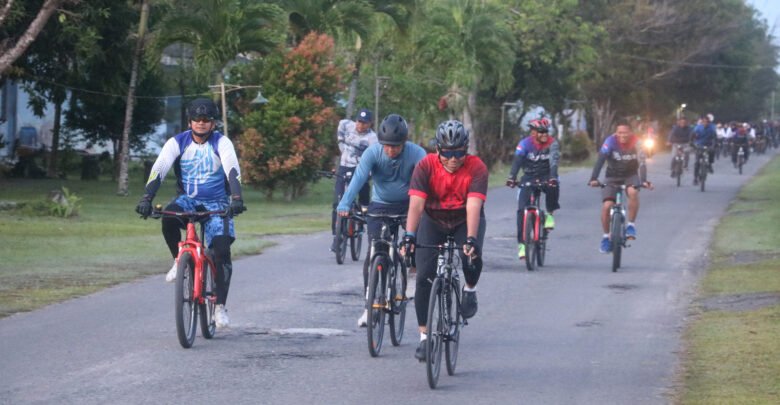 Danlanud Raden Sadjad Ajak Anggota Gowes dan Jalan Santai Bersama