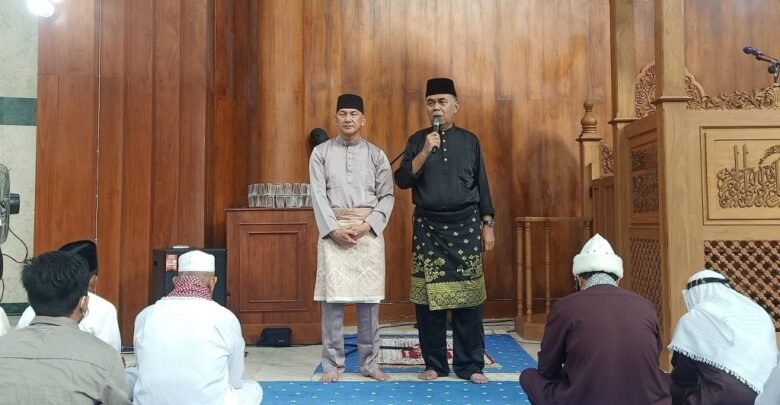 Idul Adha 2023, Bupati dan Wakil Bupati Natuna Sholat di Masjid Agung