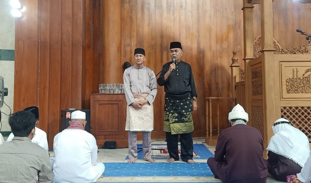 Idul Adha 2023, Bupati dan Wakil Bupati Natuna Sholat di Masjid Agung