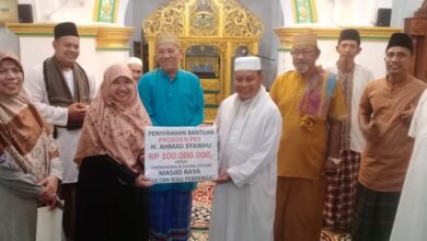 Wakili Presiden PKS Suryani Serahkan Langsung Bantuan Rp 100 Juta untuk Masjid Sultan Riau Penyengat