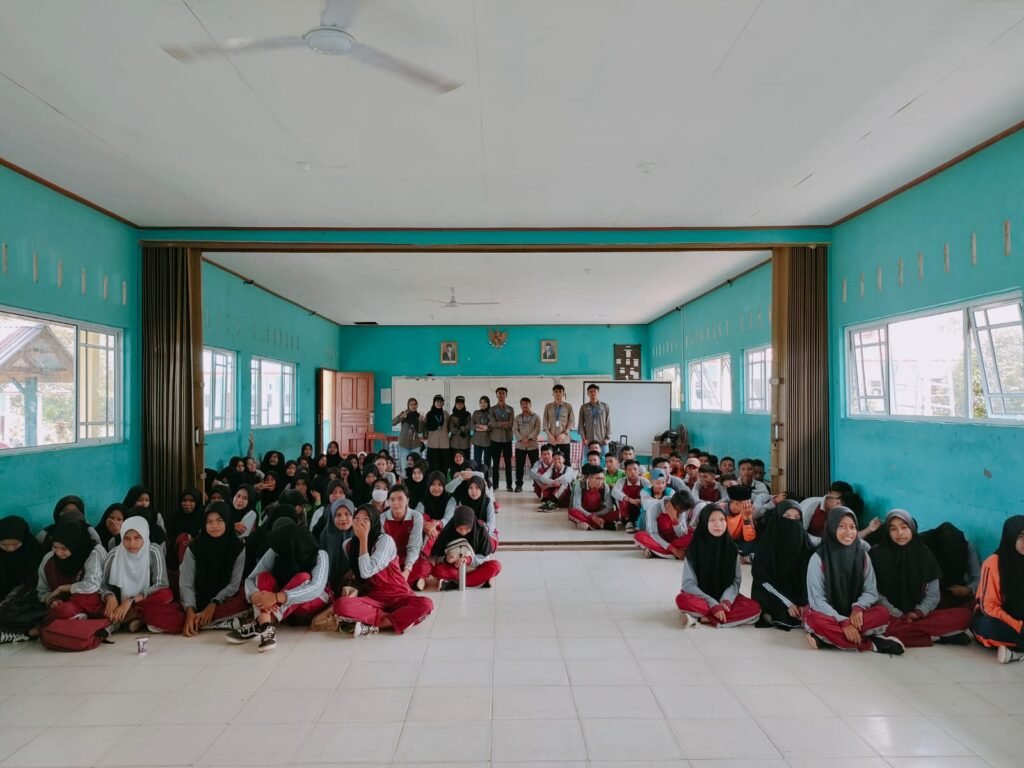 Mahasiswa KKN Stisipol Raja Haji di Desa Sungai Pinang