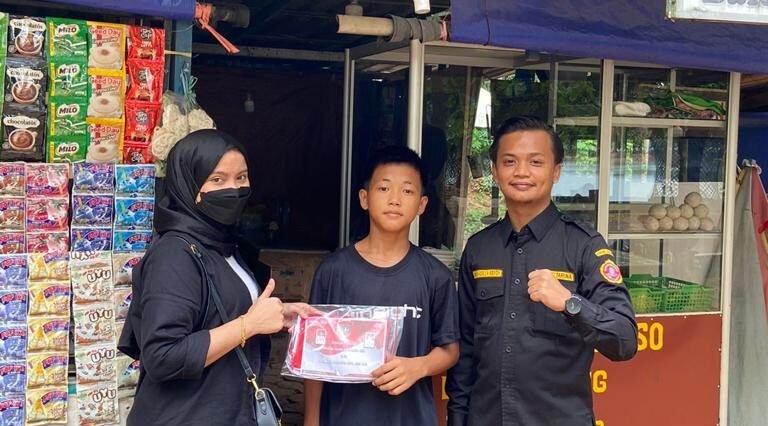 Karang Taruna Kepri Bagikan 1000 Bendera Merah Putih