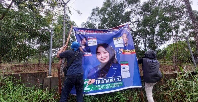 Bawaslu Tanjungpinang Tertibkan Pemasangan APS yang Melanggar Aturan