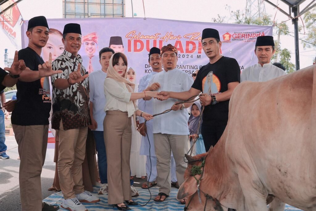 Bersama Li Claudia Chandra, DPC Gerindra Kota Batam Sembelih Hewan Qurban