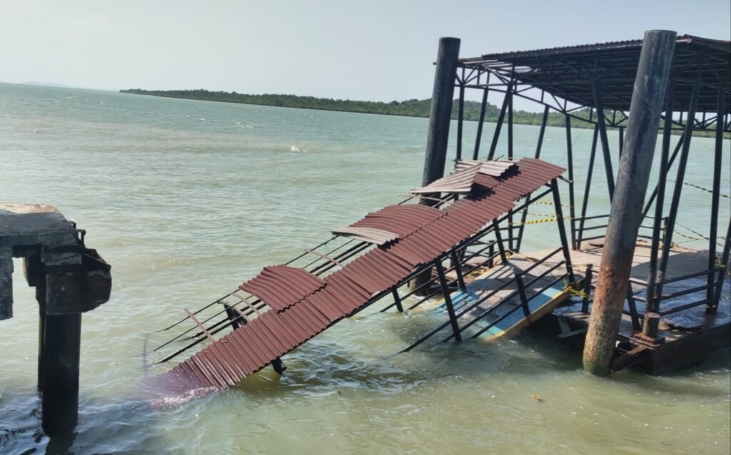 Ponton Apung Kecamatan Durai Ambruk