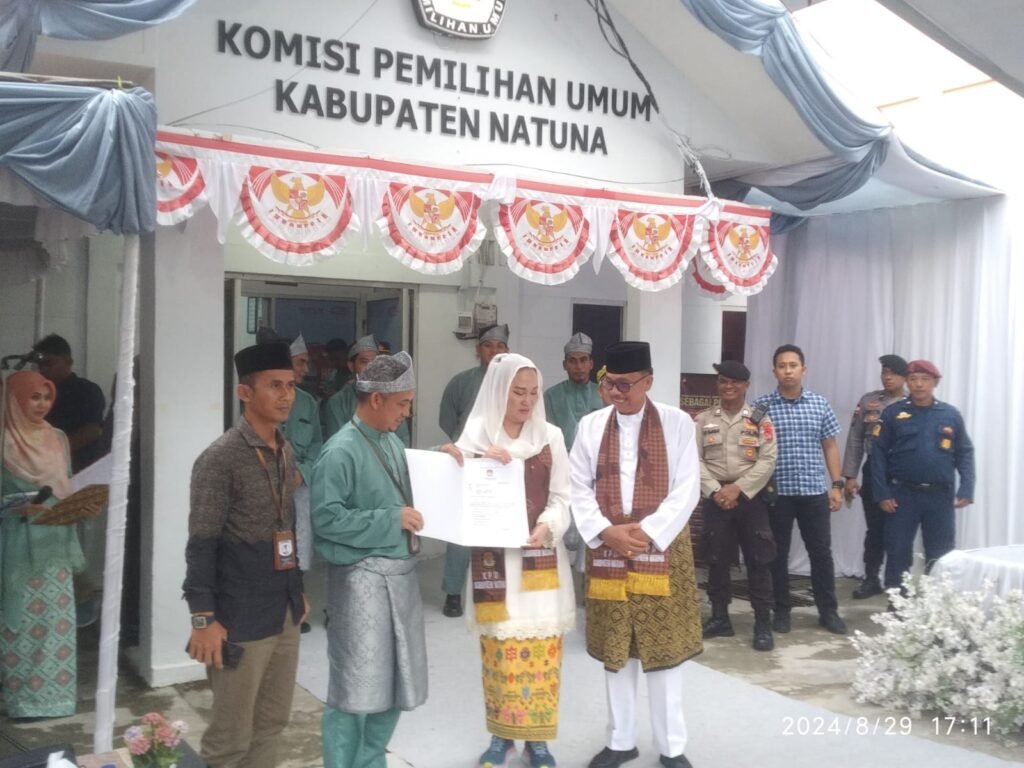 Cen Sui Lan - Jarmin Sidik Resmi Daftar Calon Bupati dan Wakil Bupati Natuna