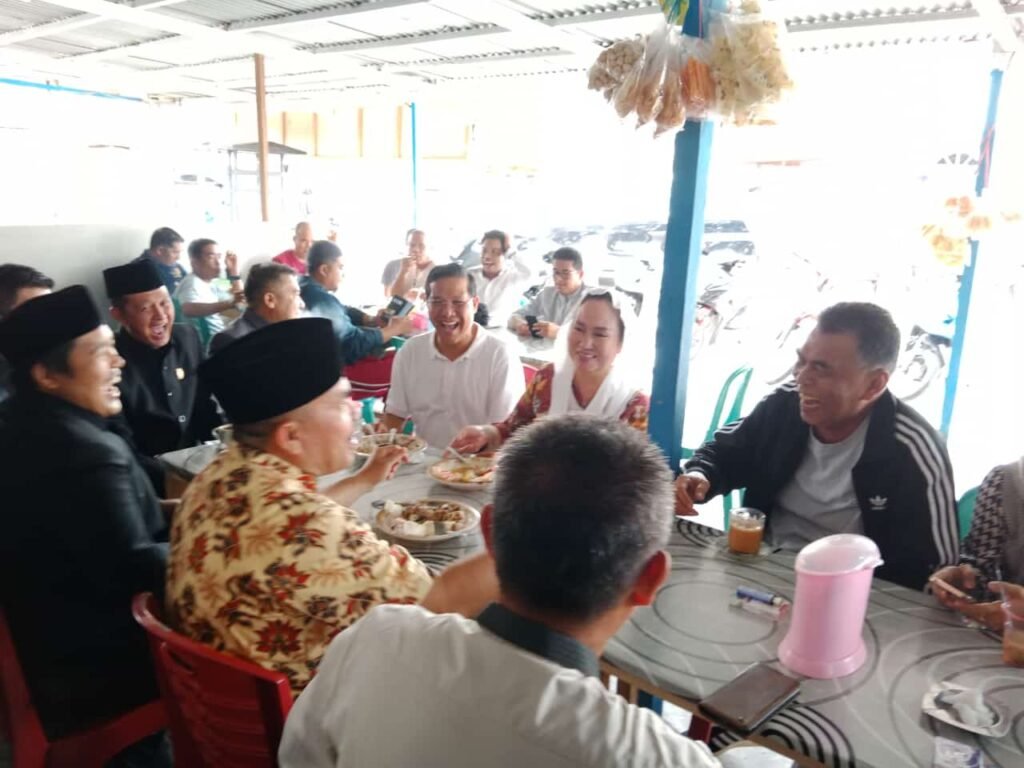 Penuh Canda, Cen Sui Lan Sarapan Pagi Semeja dengan Wan Siswandi