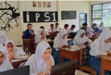 Masih Berproses Seragam Gratis Untuk Murid SMAN atau SMKN