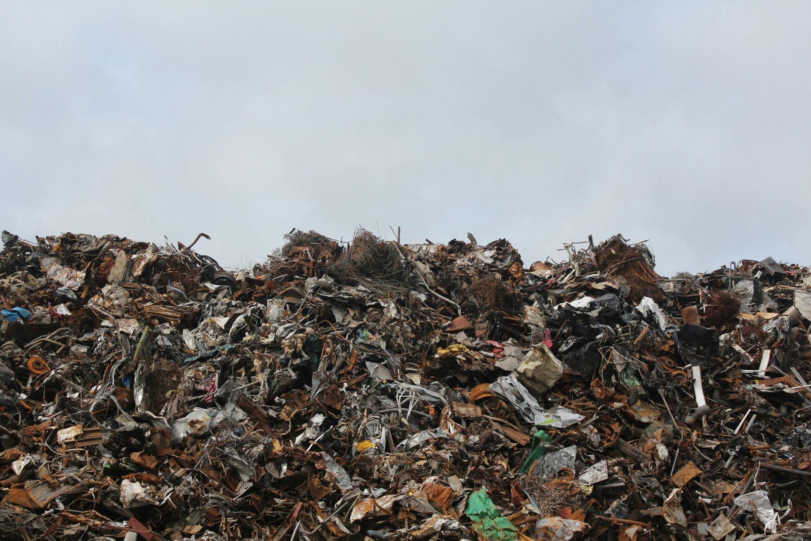 Limbah Elektronik (E-Waste) di Indonesia Meledak Ancaman Tersembunyi di Era Digital
