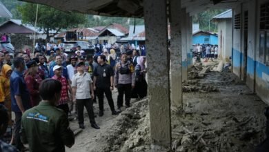 Kemendikdasmen Berikan Bantuan untuk Sekolah yang Terkena Dampak Banjir Bandang di Kab. Donggala