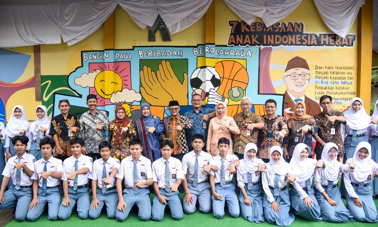 Mendikdasmen Tinjau Pelaksanaan Sistem Penerimaan Murid Baru (SPMB) di Jawa Tengah