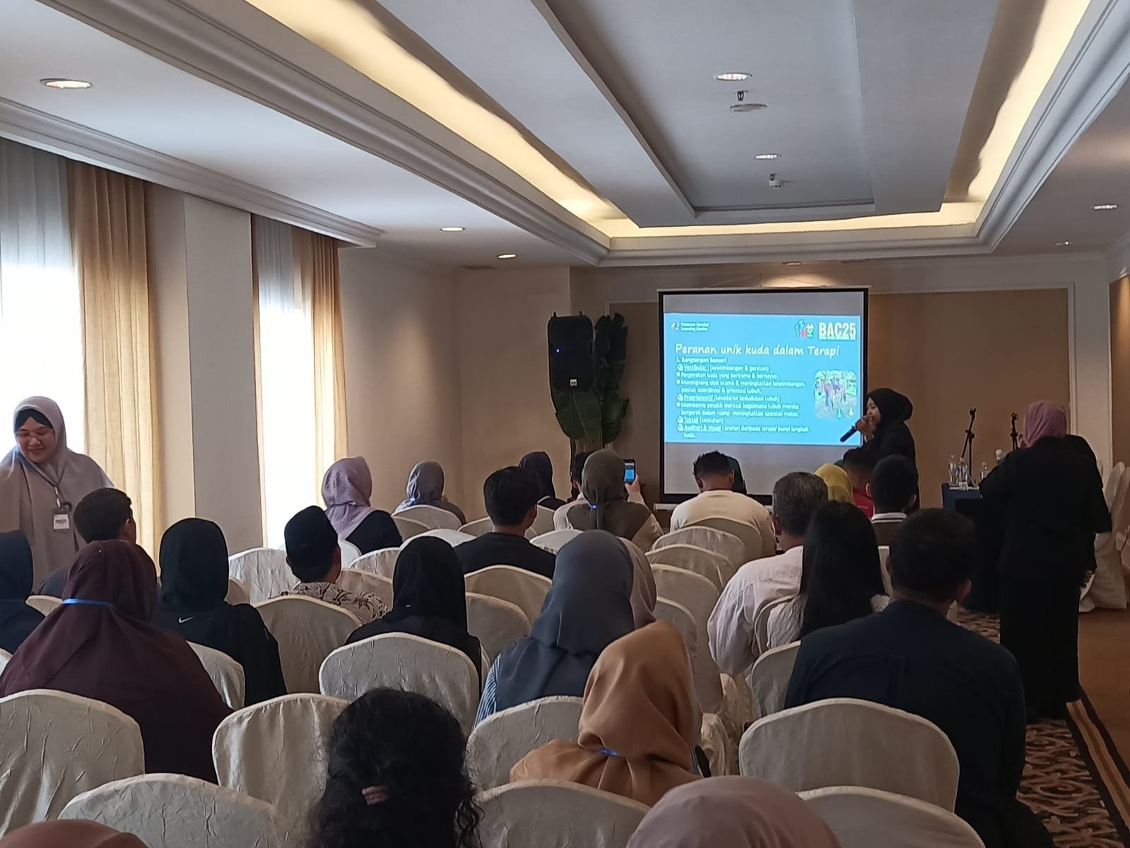 Para Guru di Batam Dapat Edukasi Penanganan Anak Autis di Kelas