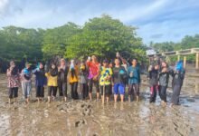 SMA N 13 Batam Gelar Aksi Restorasi Penanaman Pohon Mangrove
