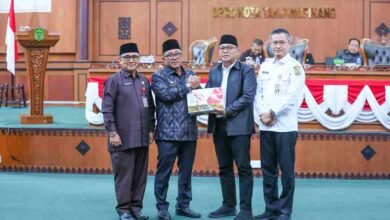 Wali Kota Tanjungpinang Lis Darmansyah Serahkan Ranperda LPP APBD T.A 2024 ke DPRD