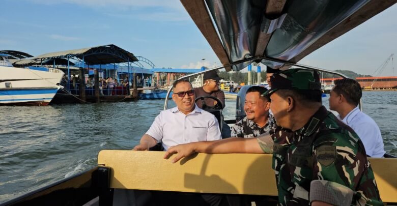 Pemprov Kepri Serahkan Hibah Boat Pancung ke Kodim 0316 Batam