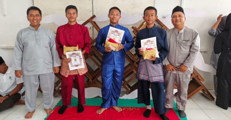 SMAIT Taruna Ar Risalah Tanjungpinang Rayakan Maulid Nabi Muhammad SAW 1447H dengan Tradisi Talam Sehidang