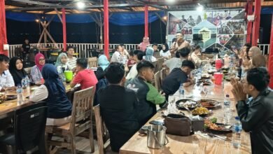 Acara Pelantikan SWARA Berlangsung Sukses, Kini Panitia Pelaksana Adakan Pembubaran di Bale Restoran