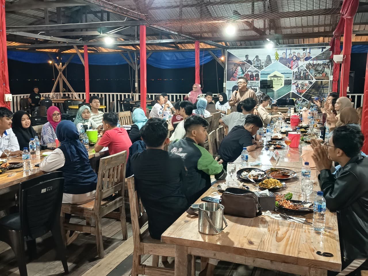 Acara Pelantikan SWARA Berlangsung Sukses, Kini Panitia Pelaksana Adakan Pembubaran di Bale Restoran