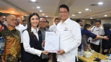 Senator Dwi Ajeng Sekar Respaty bersama Menkeu Purbaya