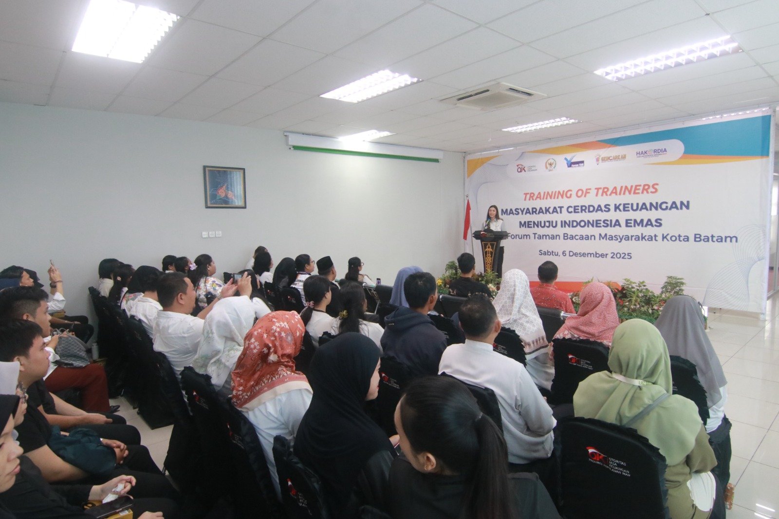 OJK Kepulauan Riau dan Senator DPD RI Dwi Ajeng Sekar Respaty Gelar Training for Trainers “Masyarakat Cerdas Keuangan Menuju Indonesia Emas”