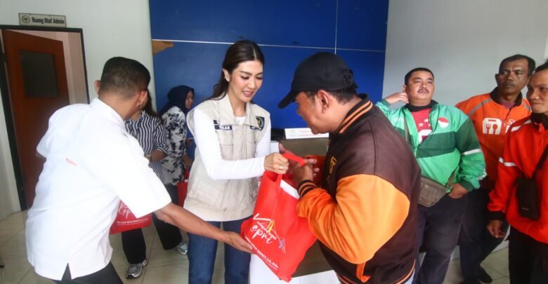 Dwi Ajeng Sekar Respaty Rangkul 100 Pengemudi Ojek Online di Bulan Ramadhan Perkuat Solidaritas dan Dukungan Bagi Pekerja Ekonomi Digital