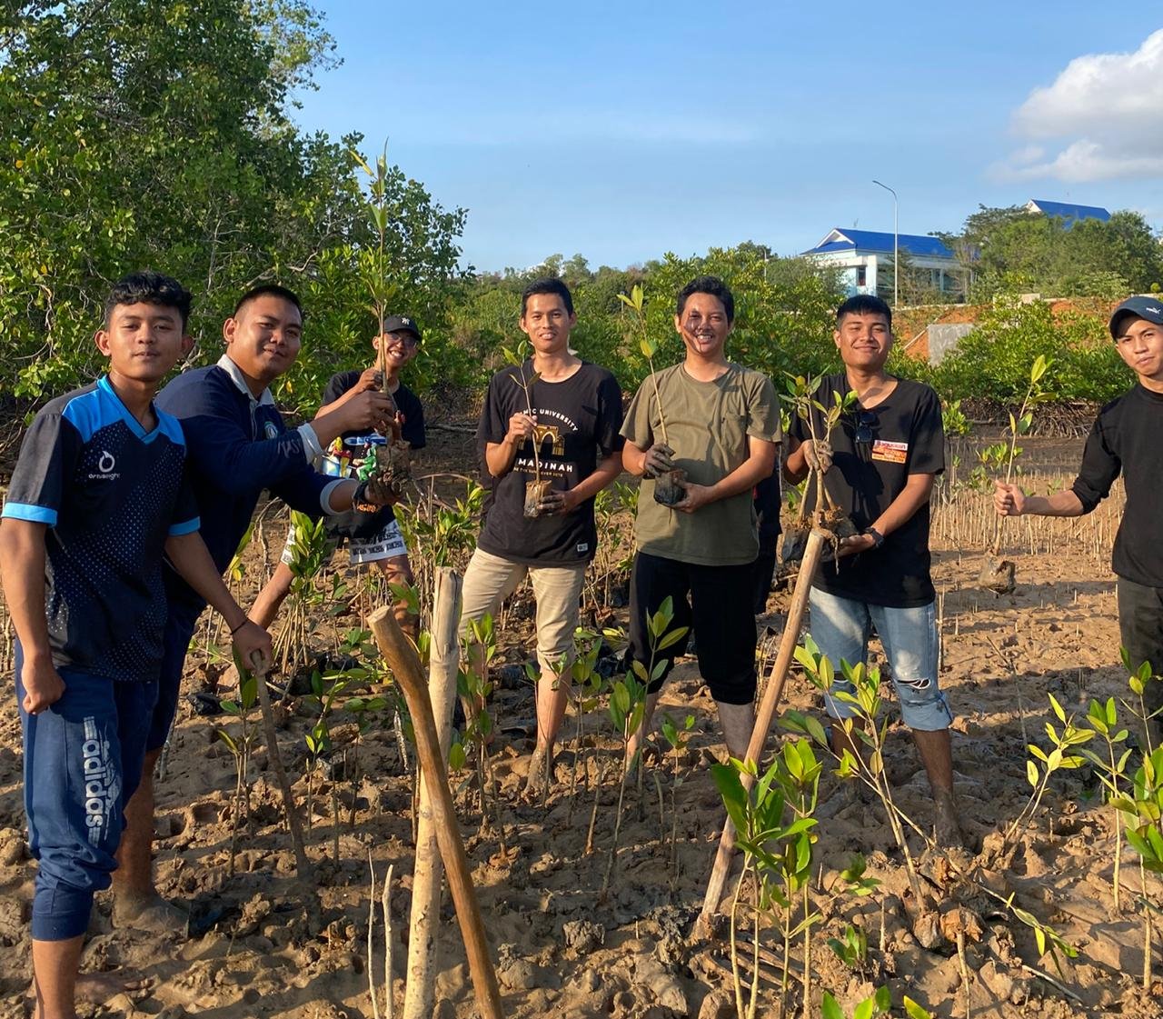 HMI Tanjungpinang-Bintan Tanam 2000 Bibit Mangrove, Usung Misi Mangrove Untuk Keberlanjutan